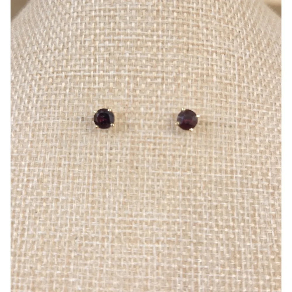 Vintage 14k Yellow Gold & 5mm Garnet Stud Earrings